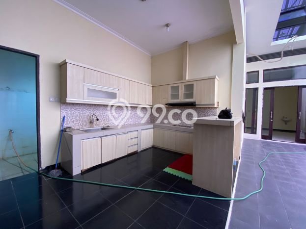 Ready to Use! Premium House LT 220m2 Desain Elegan di Mekar Wangi Ready to Use! Premium House LT 220m2 Desain Elegan di Mekar Wangi