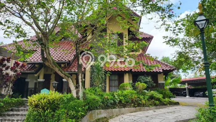 Hunian Mewah LB 480m2 Siap Huni Desain Elegan di kaliurang, Yogyakarta Hunian Mewah LB 480m2 Siap Huni Desain Elegan di kaliurang, Yogyakarta