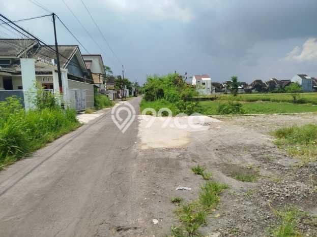 Tanah untuk Dijual Lokasi Godean, Sleman Luas 903m2 SHM Tanah untuk Dijual Lokasi Godean, Sleman Luas 903m2 SHM