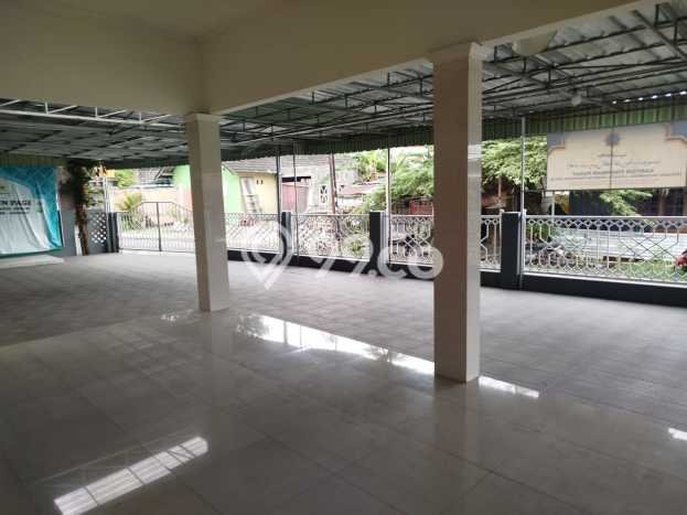 SPECIAL PRICE! Rumah di Godean, 4 KT, Akses Mudah Fasilitas Umum, Luas 750m2m² Bangunan 600m2m² SPECIAL PRICE! Rumah di Godean, 4 KT, Akses Mudah Fasilitas Umum, Luas 750m2m² Bangunan 600m2m²