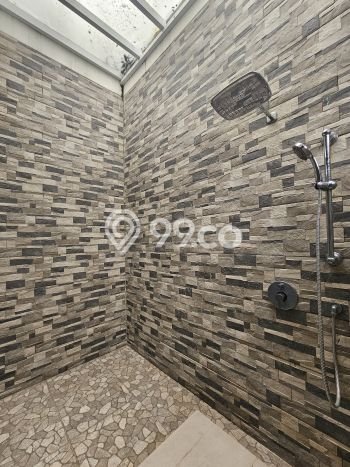 Ready to Use! Premium House LT 250m2 Desain Elegan di BSD Green Wich Ready to Use! Premium House LT 250m2 Desain Elegan di BSD Green Wich