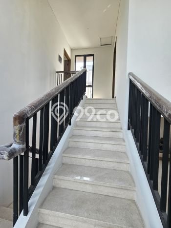Dijual Rumah Luas Megah Dengan View Eksklusif di Gading Serpong, Tangerang Dijual Rumah Luas Megah Dengan View Eksklusif di Gading Serpong, Tangerang
