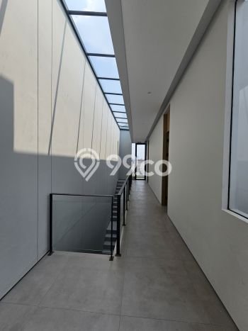 Rumah Elit Modern Tanpa Renovasi di Gading Serpong Tangerang Rumah Elit Modern Tanpa Renovasi di Gading Serpong Tangerang