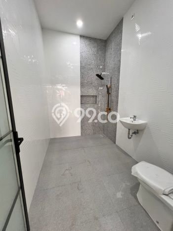 Rumah Mewah LB 300m2 Siap Pakai Desain Elegan di BSD Kencana Loka, Tangerang Rumah Mewah LB 300m2 Siap Pakai Desain Elegan di BSD Kencana Loka, Tangerang