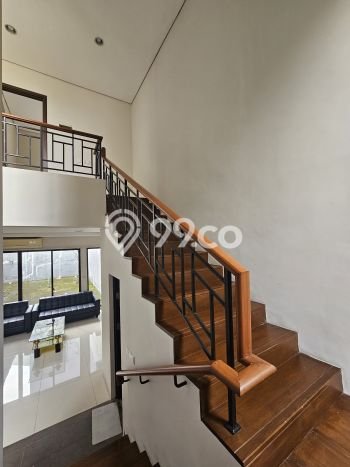 Ready to Use! Premium House LT 250m2 Desain Elegan di BSD Green Wich Ready to Use! Premium House LT 250m2 Desain Elegan di BSD Green Wich