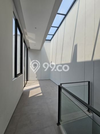 Rumah Elit Modern Tanpa Renovasi di Gading Serpong Tangerang Rumah Elit Modern Tanpa Renovasi di Gading Serpong Tangerang