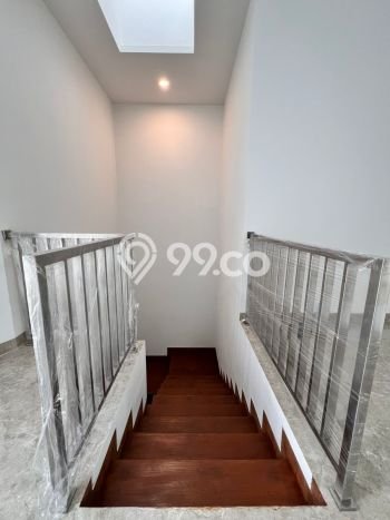 Rumah Mewah LB 300m2 Siap Pakai Desain Elegan di BSD Kencana Loka, Tangerang Rumah Mewah LB 300m2 Siap Pakai Desain Elegan di BSD Kencana Loka, Tangerang