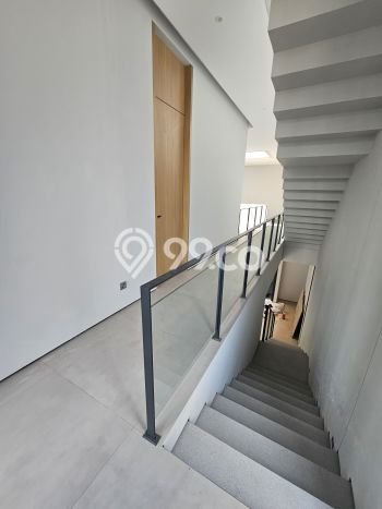 Rumah Elit Modern Tanpa Renovasi di Gading Serpong Tangerang Rumah Elit Modern Tanpa Renovasi di Gading Serpong Tangerang