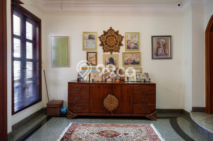 Rumah Mewah Dijual LT 310m2 di Mampang Prapatan, Jakarta Selatan Rumah Mewah Dijual LT 310m2 di Mampang Prapatan, Jakarta Selatan