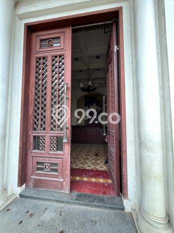 Lokasi terbaik! Rumah siap huni dikontrakkan di Medan Barat LB 1600m2 Lokasi terbaik! Rumah siap huni dikontrakkan di Medan Barat LB 1600m2