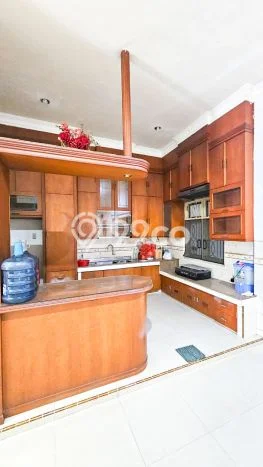 Rumah di Medan Barat, LT 160m2m², LB 300m2m² Rumah di Medan Barat, LT 160m2m², LB 300m2m²