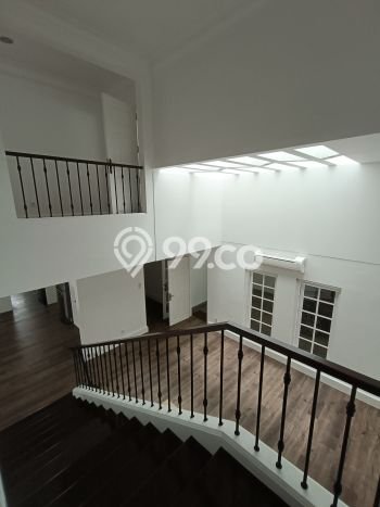 Disewakan Rumah Murah di Kemang Jakarta Selatan dengan 7 KT Disewakan Rumah Murah di Kemang Jakarta Selatan dengan 7 KT