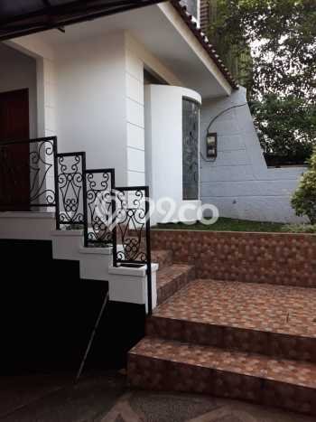 Rumah Elit Modern Tanpa Renovasi di Pondok Indah Jakarta Selatan Rumah Elit Modern Tanpa Renovasi di Pondok Indah Jakarta Selatan