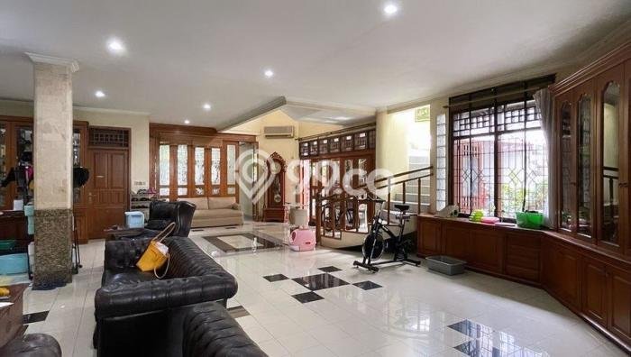 Siap Huni Rumah Mewah 9 Kamar di Cilandak Dekat ke Mana Pun Siap Huni Rumah Mewah 9 Kamar di Cilandak Dekat ke Mana Pun