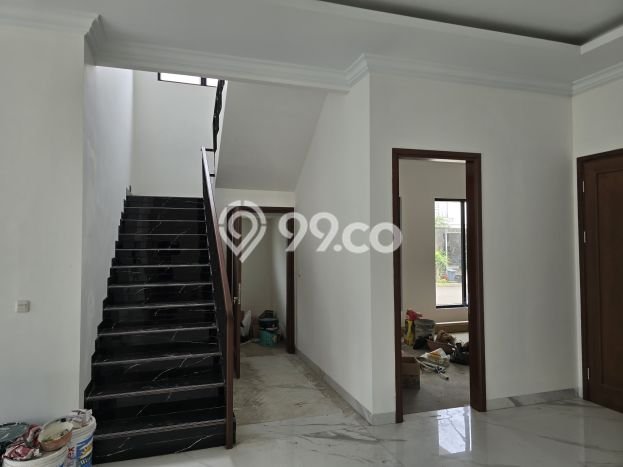 Ready to Use! Luxury House LT 232m2 Desain Modern di BSD City Ready to Use! Luxury House LT 232m2 Desain Modern di BSD City