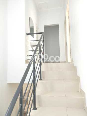 Rumah Strategis Modern Lb 100m2 di Cisauk, Tangerang Rumah Strategis Modern Lb 100m2 di Cisauk, Tangerang