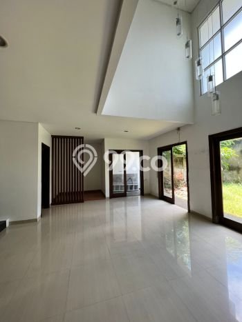 Rumah Elit LB 220m2 Siap Huni Desain Elegan di BSD Kencana Loka, Tangerang Rumah Elit LB 220m2 Siap Huni Desain Elegan di BSD Kencana Loka, Tangerang