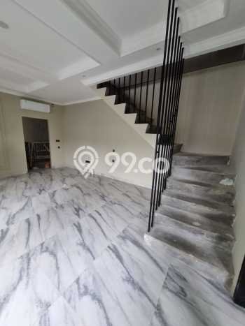 For Sale! Luxury House LT 300m2 Desain Elegan di BSD Giri Loka For Sale! Luxury House LT 300m2 Desain Elegan di BSD Giri Loka