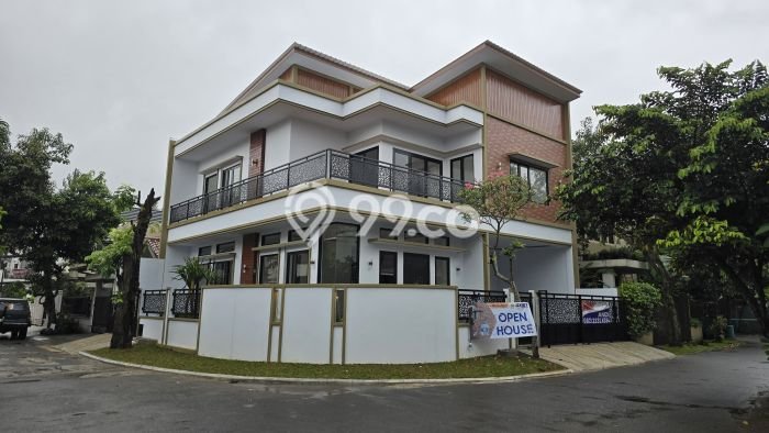 Rumah Luxury Modern Siap Huni di BSD Kencana Loka Tangerang Rumah Luxury Modern Siap Huni di BSD Kencana Loka Tangerang