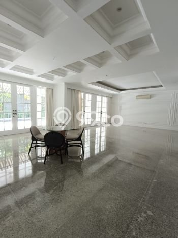 Disewakan Rumah Murah di Kemang Jakarta Selatan dengan 7 KT Disewakan Rumah Murah di Kemang Jakarta Selatan dengan 7 KT