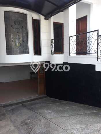 Rumah Elit Modern Tanpa Renovasi di Pondok Indah Jakarta Selatan Rumah Elit Modern Tanpa Renovasi di Pondok Indah Jakarta Selatan