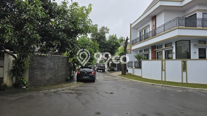 Rumah Luxury Modern Siap Huni di BSD Kencana Loka Tangerang Rumah Luxury Modern Siap Huni di BSD Kencana Loka Tangerang