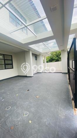 Ready to Use! Luxury House LT 204m2 Desain Modern di BSD City Ready to Use! Luxury House LT 204m2 Desain Modern di BSD City