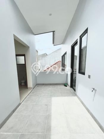 For Sale Hunian Rumah Terawat 5 Kamar di BSD City, Tangerang For Sale Hunian Rumah Terawat 5 Kamar di BSD City, Tangerang