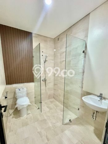 For Sale Hunian Rumah Terawat 5 Kamar di BSD City, Tangerang For Sale Hunian Rumah Terawat 5 Kamar di BSD City, Tangerang
