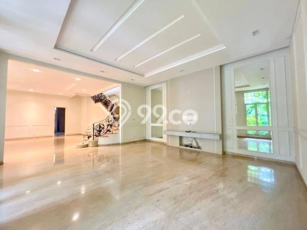 Sewa Rumah Strategis LT 750m2 / LB 800m2 di Kemang, Jakarta Selatan Sewa Rumah Strategis LT 750m2 / LB 800m2 di Kemang, Jakarta Selatan