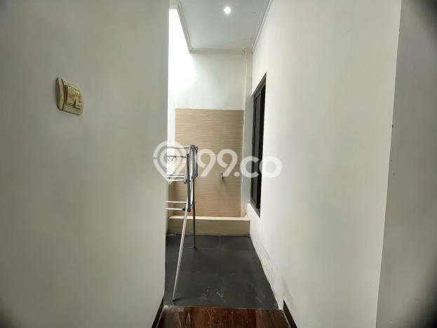 Rumah Modern 4 KT di Alam Sutera Tangerang Semi Furnished Rumah Modern 4 KT di Alam Sutera Tangerang Semi Furnished