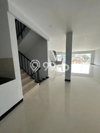 Ruko Komersial Disewakan di Jatinegara Jakarta Timur Luas 528m2 Ruko Komersial Disewakan di Jatinegara Jakarta Timur Luas 528m2