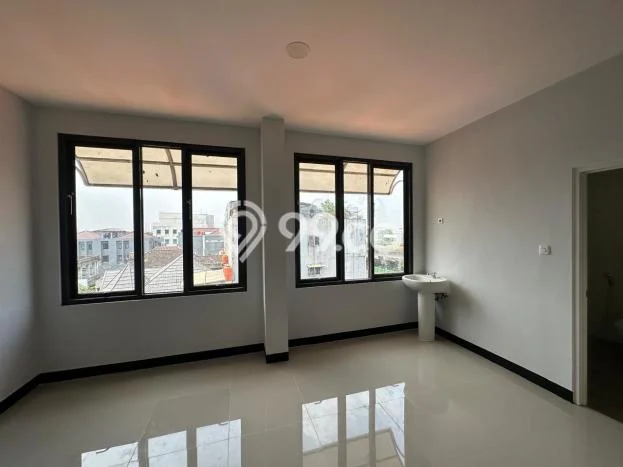 Ruko Komersial Disewakan di Jatinegara Jakarta Timur Luas 528m2 Ruko Komersial Disewakan di Jatinegara Jakarta Timur Luas 528m2
