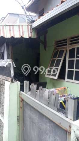 For Sale! Luxury House LT 114m2 Desain Modern di Utan Kayu For Sale! Luxury House LT 114m2 Desain Modern di Utan Kayu