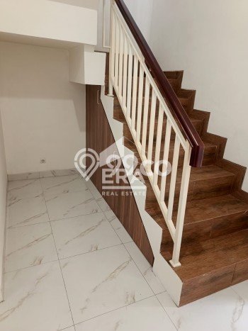 For Sale Rumah 3 Kamar Lokasi Ideal Nyaman dan Strategis di Serpong For Sale Rumah 3 Kamar Lokasi Ideal Nyaman dan Strategis di Serpong