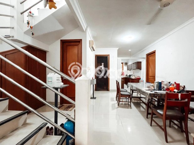 LOKASI PREMIUM! Rumah Berkembang area Kebon Jeruk, Luas 200m² LB 200m² LOKASI PREMIUM! Rumah Berkembang area Kebon Jeruk, Luas 200m² LB 200m²