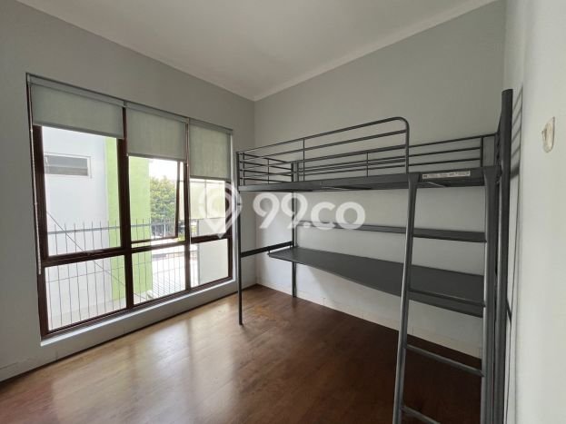 Hunian Elit LB 134m2 Siap Pakai Desain Elegan di Bintaro, Tangerang Selatan Hunian Elit LB 134m2 Siap Pakai Desain Elegan di Bintaro, Tangerang Selatan