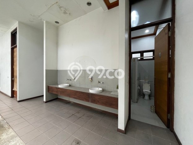 Komersial di Menteng, Luas 761m², Mainroad, Area Ramai Komersial di Menteng, Luas 761m², Mainroad, Area Ramai