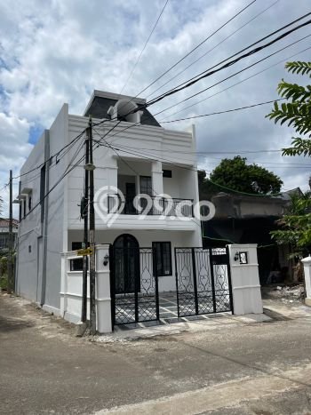 Rumah Luas Asri 3 KT Siap Pakai di Jatiwaringin Jakarta Timur Rumah Luas Asri 3 KT Siap Pakai di Jatiwaringin Jakarta Timur