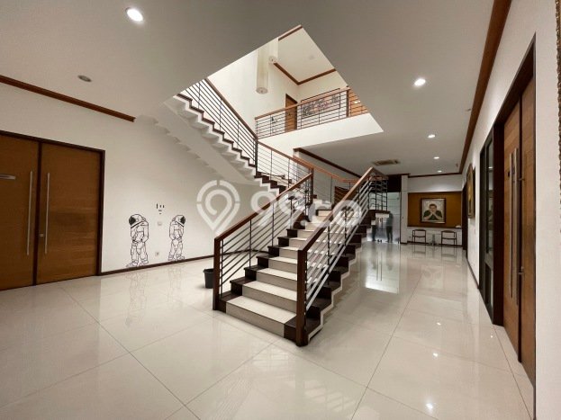 Komersial di Menteng, Luas 761m², Mainroad, Area Ramai Komersial di Menteng, Luas 761m², Mainroad, Area Ramai