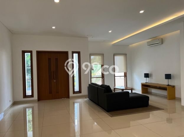 Rumah Nyaman di Menteng, 4 KM, Akses Mudah Rumah Nyaman di Menteng, 4 KM, Akses Mudah