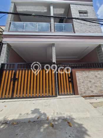 Rumah Strategis Modern Lb 154m2 di Cipondoh, Tangerang Rumah Strategis Modern Lb 154m2 di Cipondoh, Tangerang