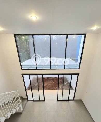 Rumah Luxury Modern Tanpa Renovasi di Joglo Jakarta Barat Rumah Luxury Modern Tanpa Renovasi di Joglo Jakarta Barat
