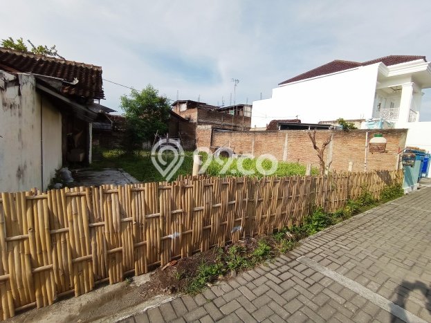 Lahan Strategis di Pasar Kliwon Dijual dengan Luas 268m2 Lahan Strategis di Pasar Kliwon Dijual dengan Luas 268m2