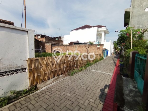 Lahan Strategis di Pasar Kliwon Dijual dengan Luas 268m2 Lahan Strategis di Pasar Kliwon Dijual dengan Luas 268m2