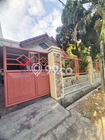 Lokasi terbaik! Rumah siap pakai dikontrakkan di Sidoarjo LB 300m2 Lokasi terbaik! Rumah siap pakai dikontrakkan di Sidoarjo LB 300m2