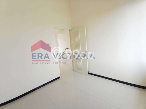 UNIT TERBATAS! Rumah di , 4 KT, Luas 200m2m² Bangunan 180m2m² UNIT TERBATAS! Rumah di , 4 KT, Luas 200m2m² Bangunan 180m2m²