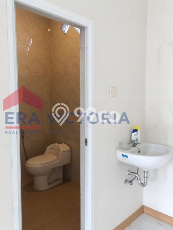 Hunian Cantik Modern Lb 228m2 di Batu, Batu Hunian Cantik Modern Lb 228m2 di Batu, Batu