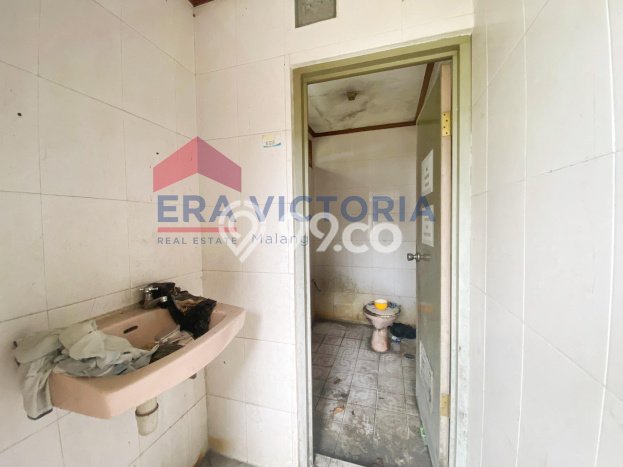 LISTING BARU! Rumah di Blimbing, Ready, 6 KT, Dekat Blimbing, Malang, Malang, LT 1019m2m² Bangunan 1149m2m² LISTING BARU! Rumah di Blimbing, Ready, 6 KT, Dekat Blimbing, Malang, Malang, LT 1019m2m² Bangunan 1149m2m²