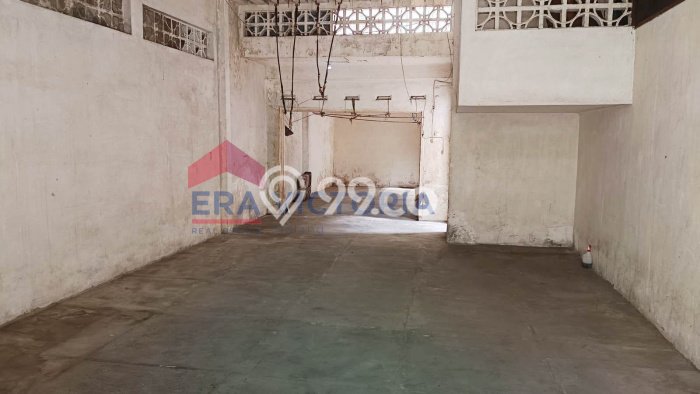 Rumah Strategis di , 6 KM, Lingkungan Nyaman, LT 537m2m² Bangunan 800m2m² Rumah Strategis di , 6 KM, Lingkungan Nyaman, LT 537m2m² Bangunan 800m2m²